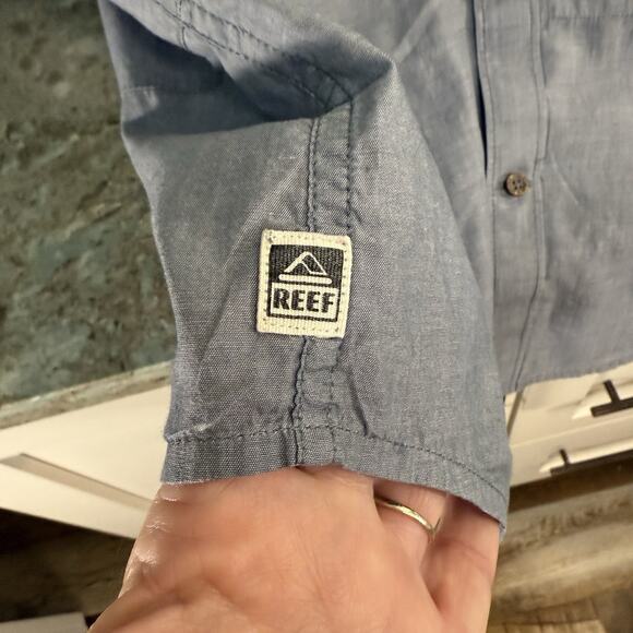 Reef Men’s Casual Button Down Shirt Gray Pocket‎ Accent 100% Cotton L Summer - Picture 7 of 7
